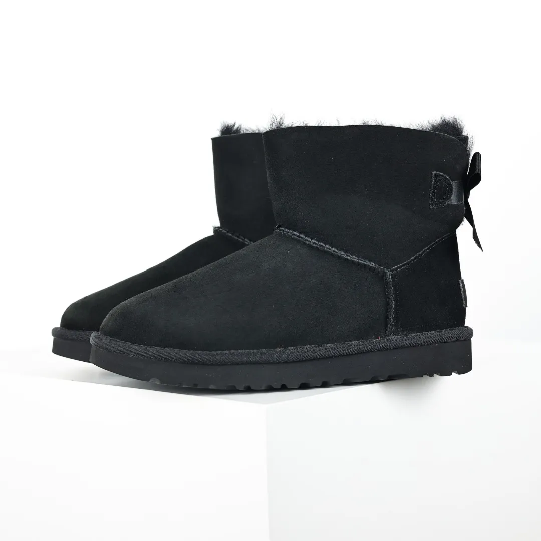 Pick up locally 💰560 The core recommendation is good price UGG bailey MiNi bow 2.0 series Xiaohongshu hot model Henan Longfeng leather production Sheepskin and fur integration Top quality in the market Waterproof upper material 2-3 cm cashmere insole to keep warm in winter and suitable for home use UUG launches a style series in the new year, partially skewed toward the preferences of young consumers, and also at the forefront of fashion trends Shoe body material Water-repellent coated suede upper 17mm UGGPURE™ implanted wool insole Lightweight non-slip comfortable rubber outsole With brand LOGO Trademark Comes with full packaging Size: 35 36 37 38 39 40